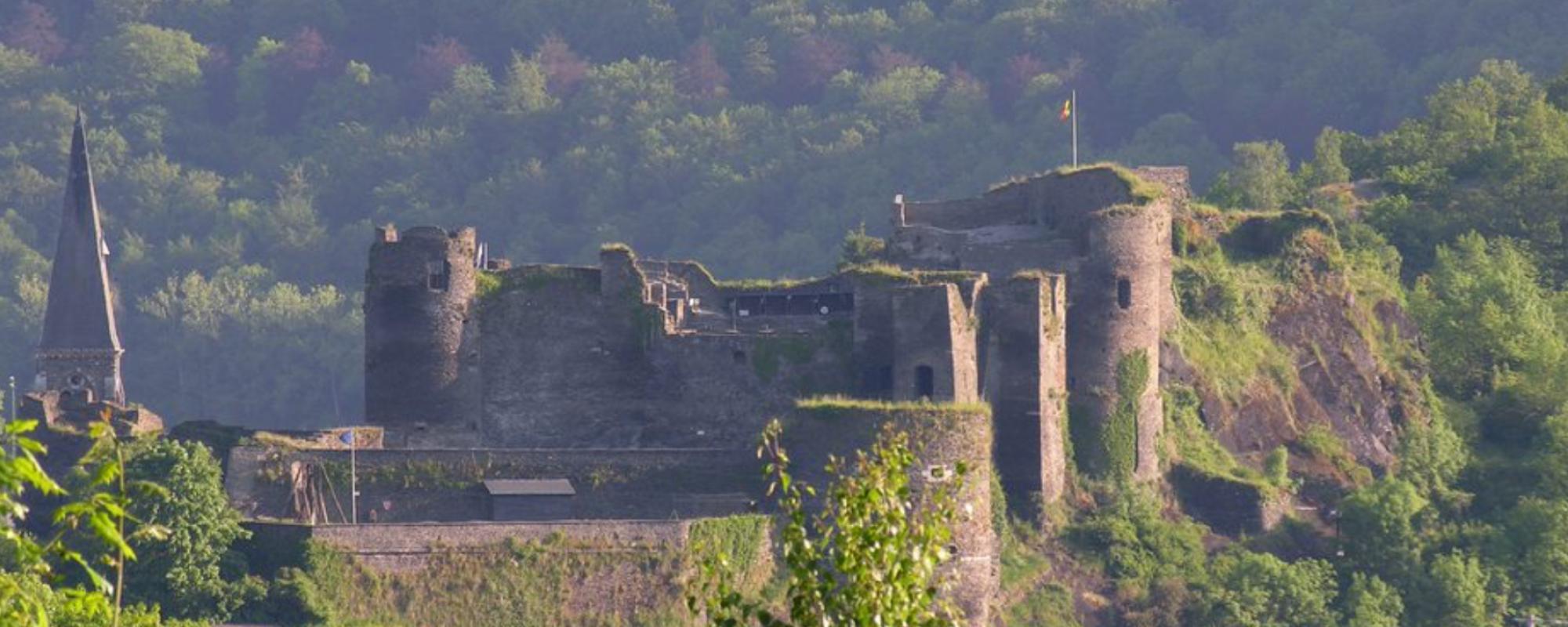 Château Féodal De La Roche-en-Ardenne | Ardennes-étape